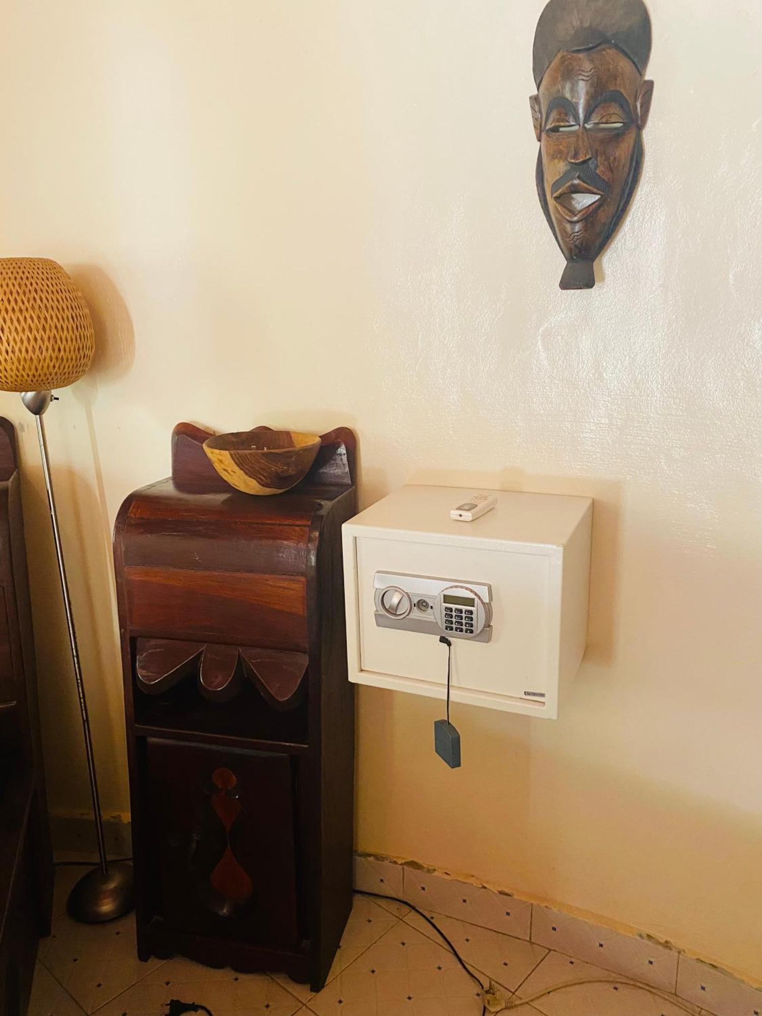 Dabo House Ξενοδοχείο Brufut Εξωτερικό φωτογραφία